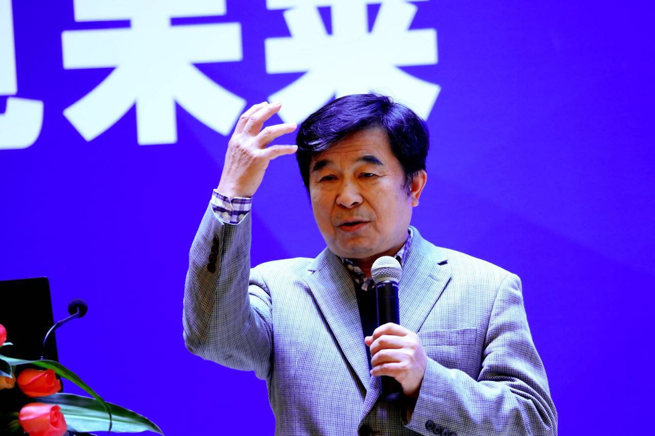 著名房地產(chǎn)專家<div id=