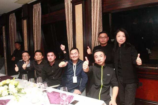 游輪慶祝酒會上設(shè)計師們盡情溝通 (4).jpg